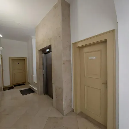 Lakeside Heritage Apartment Balatonfured Exterior photo