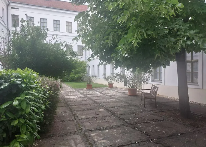 Lakeside Heritage Apartment